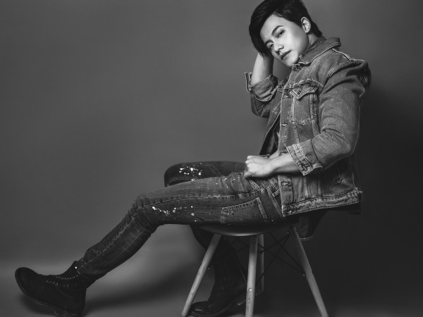 Bất ngờ với hình ảnh mới của “Thầy giáo Mưa” Mai Tài Phến.