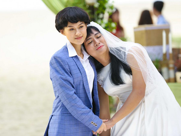 Hoài Lâm giả gái, chân bị sưng tấy vì đi giày cao gót nhiều tiếng đồng hồ