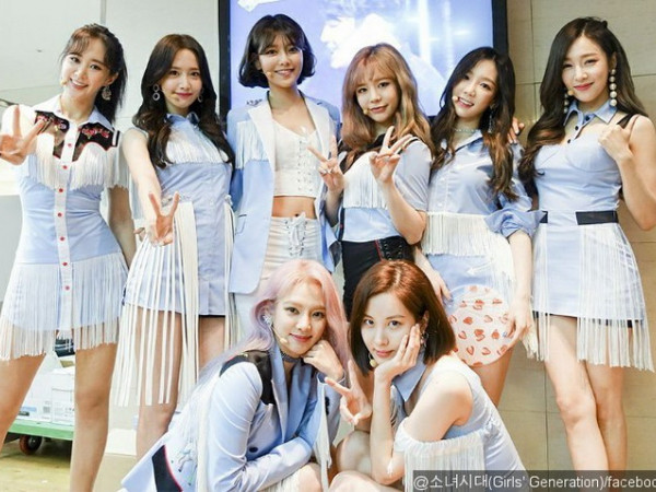 Dù bận bịu, các cô gái SNSD vẫn trò chuyện với nhau hàng ngày