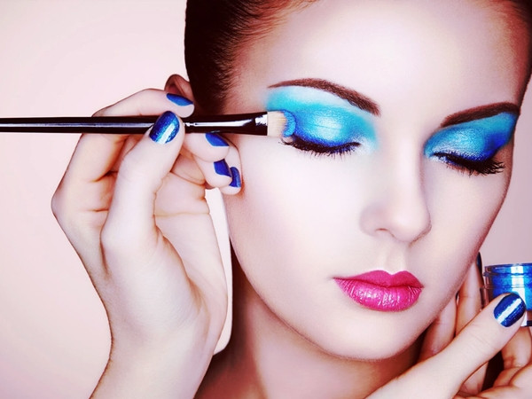 Bạn có đang biến mình thành “thảm họa trang điểm”? Đừng make-up sai cách nhé!