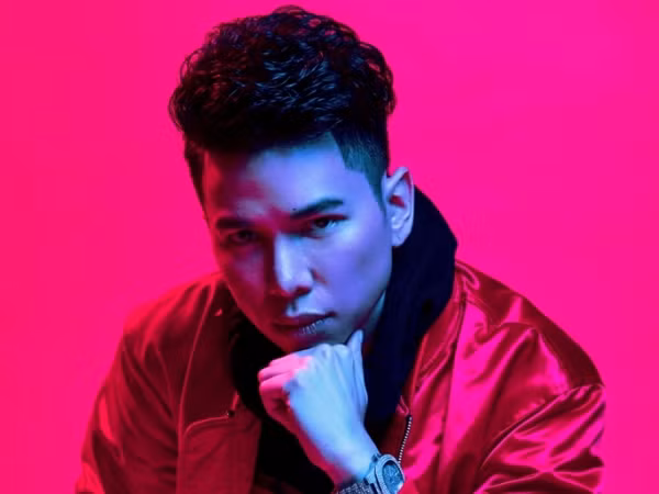Sau một năm vắng bóng, Hoàng Tôn trở lại đường đua V-Pop với hình ảnh mới