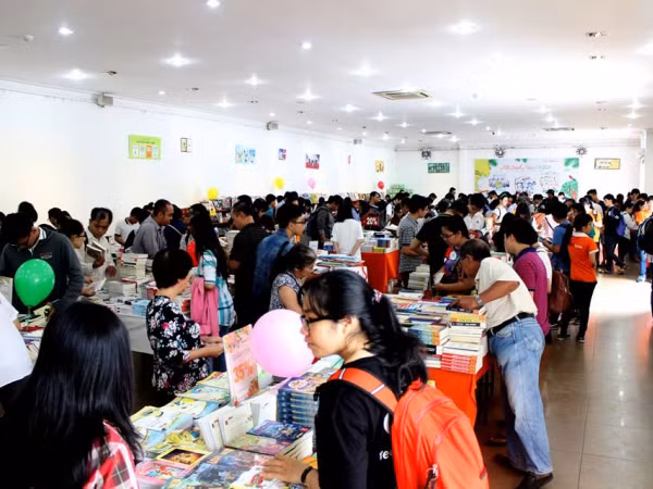Chơi gì cuối tuần: Rủ cạ cứng đi hội sách, cùng teen Đà Nẵng hưởng ứng "ChallengeForChange"