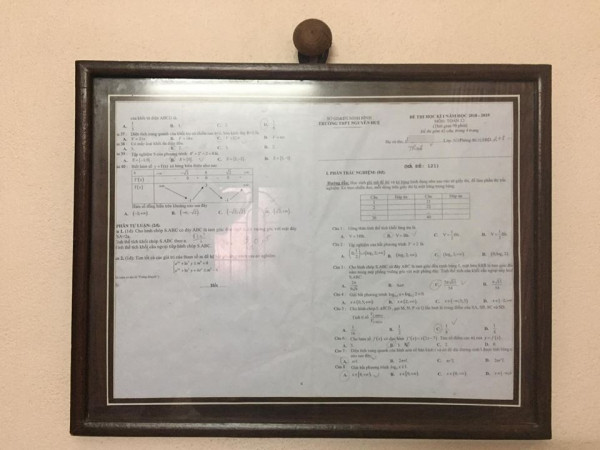 Lần đầu được 5,2 điểm thi môn Toán, nữ sinh liền đóng khung để kỉ niệm "thành tích đáng tự hào"