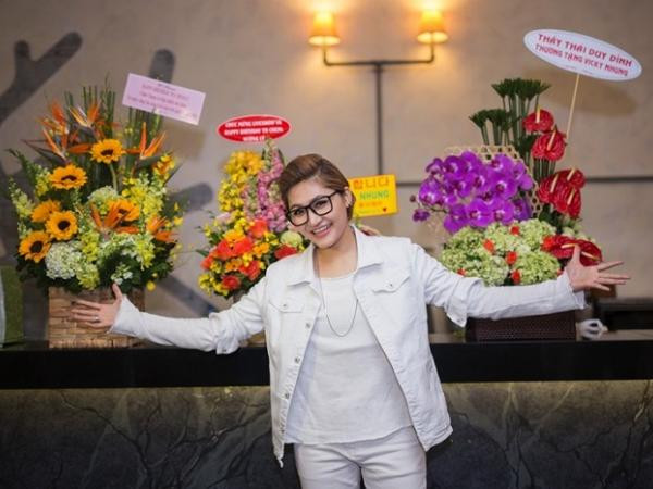 Vicky Nhung “cháy” hết mình trong đêm liveshow đầu tiên trong sự nghiệp