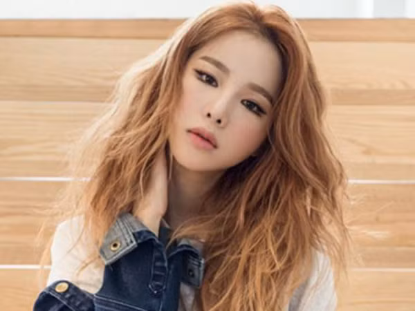 Solji (EXID) phải thực hiện phẫu thuật do ảnh hưởng từ bệnh cường tuyến giáp