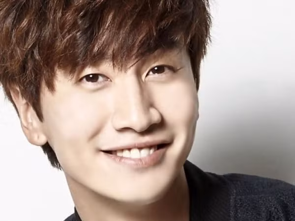 Tuy “lầy” là thế, Lee Kwang Soo vẫn khiến fan tự hào về tấm lòng nhân ái thế này đây