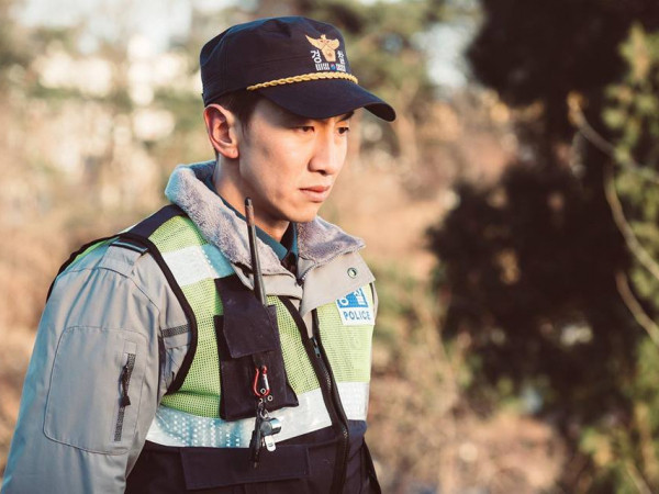 Lee Kwang Soo hóa thân chàng cảnh sát trong bộ phim mới của đài tvN - “Live”