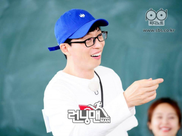 Sau tất cả, “MC Quốc dân” Yoo Jae Suk vẫn quyết định gắn bó cùng FNC Entertainment