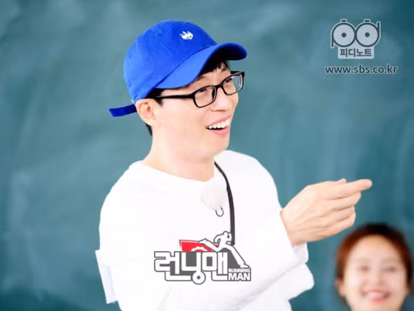 Sau tất cả, “MC Quốc dân” Yoo Jae Suk vẫn quyết định gắn bó cùng FNC Entertainment