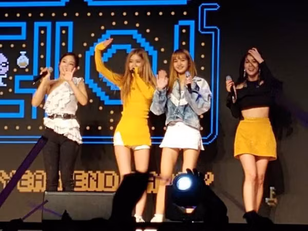 Stylist của Black Pink đã tìm được tuyệt chiêu để nhóm không bị soi trang phục