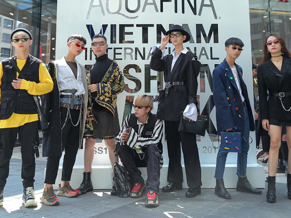 VIFW Best Streetstyle ngày cuối: Nóng đến mấy cũng không cản được phong cách "thời trang phang thời tiết"