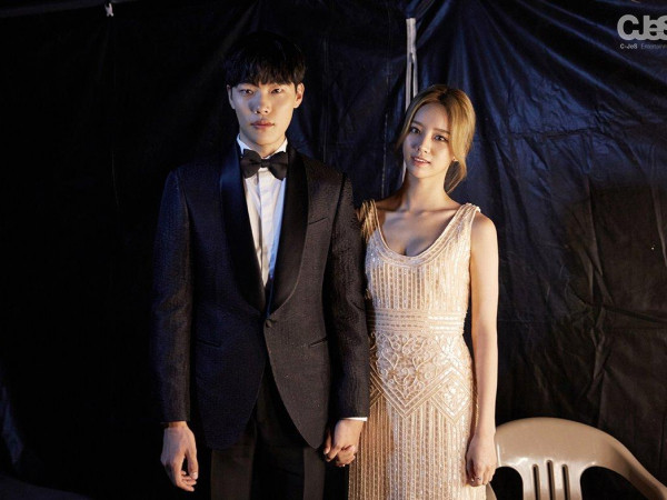 Hóa ra sau "Reply 1988", Hyeri (Girl’s Day) và Ryu Jun Yeol đã nhiều lần khoe khéo tình cảm