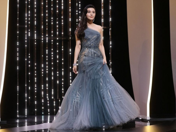 Bế mạc LHP Cannes, Phạm Băng Băng đã lấy lại phong cách lộng lẫy quý phái quen thuộc