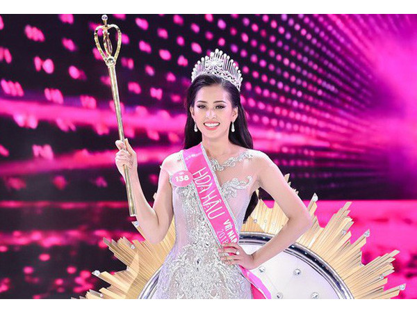 Phản ứng trái chiều của cư dân mạng khi Tân Hoa hậu trả lời phỏng vấn sau đêm chung kết