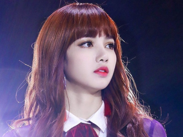 YG Ent đăng ký bản quyền thương hiệu cho Lisa nhưng lại có hành động lạ