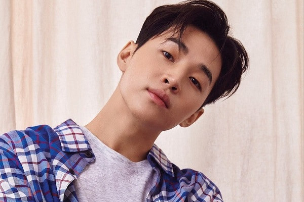Super Junior D&E nói gì về quyết định rời SM Entertainment của Henry Lau