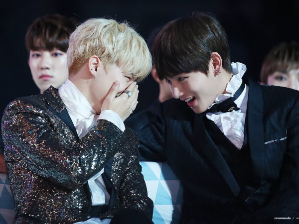 Không chỉ riêng nhóm BTS, mà bạn cũng sẽ rơi nước mắt khi đọc lá thư cảm động của V