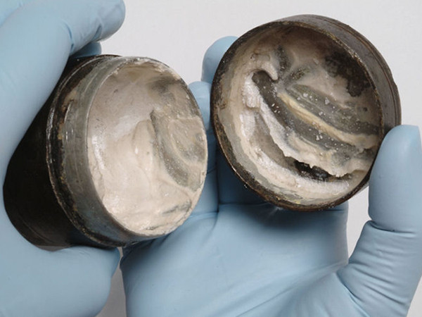 Phát hiện hộp kem dưỡng trắng da... 2000 năm tuổi