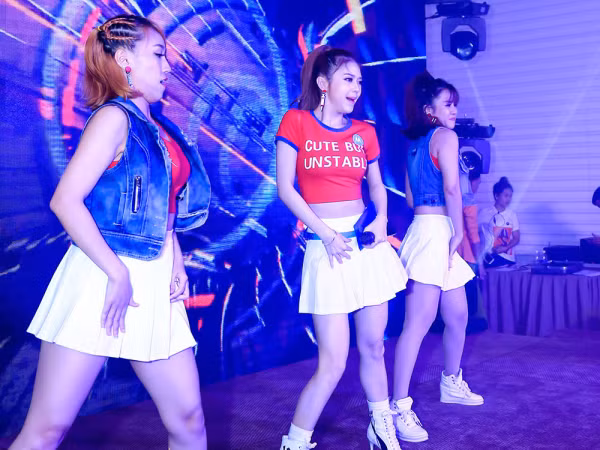 Clip: Liz (Lime), Shin Hồng Vịnh, Kiều Oanh cuốn hút khi cùng cover ca khúc Shape Of You 