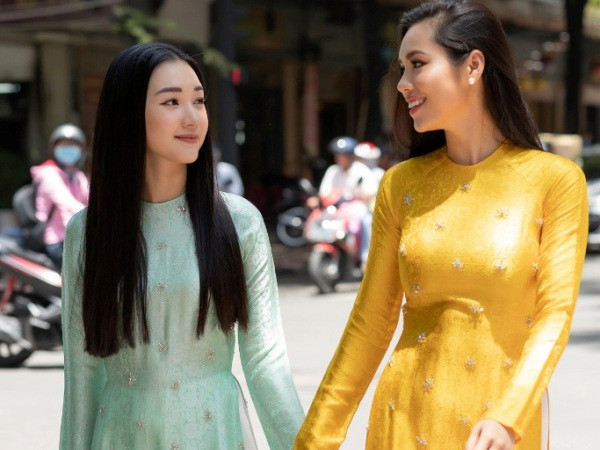 "Nàng thơ xứ Huế" Ngọc Trân cùng Hoàng My xuống phố đọ dáng với áo dài truyền thống