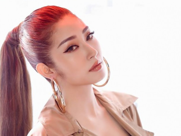 Khổng Tú Quỳnh, vẫn chọn cách tin ở hoa hồng dù biết nó có nhiều gai