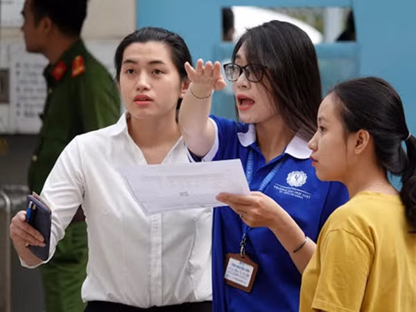Trường ĐH Luật TP.HCM bất ngờ dừng tổ chức kiểm tra đánh giá năng lực
