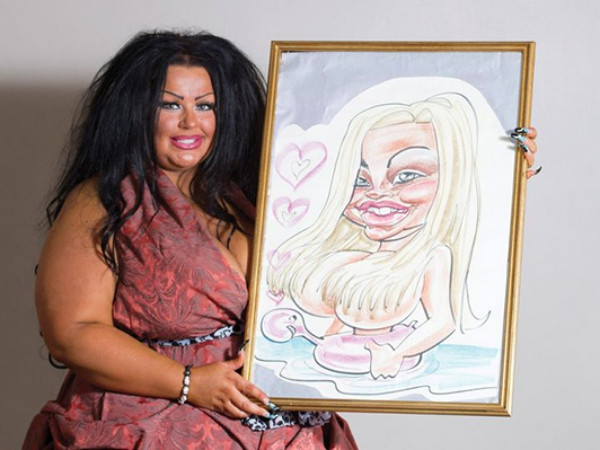 Ngược đời: Cô gái chi 6 tỷ để phẫu thuật thành nhân vật biếm họa