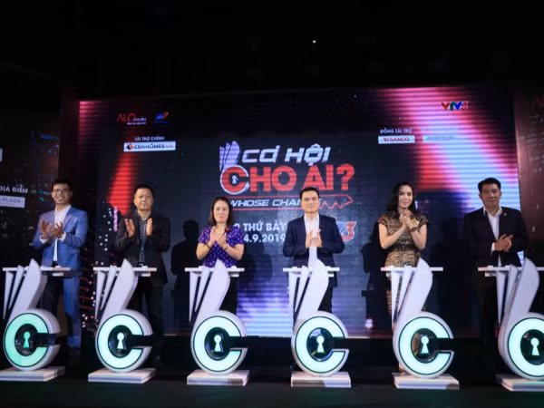 Nhà báo Lại Văn Sâm làm "host" chương trình truyền hình thực tế về việc làm 