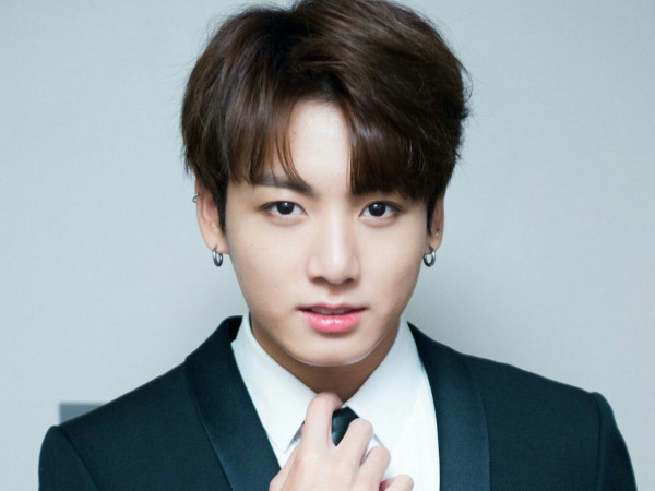 Jungkook chỉ xưng là “anh” thôi mà, thế giới Twitter có cần chao đảo đến thế không?