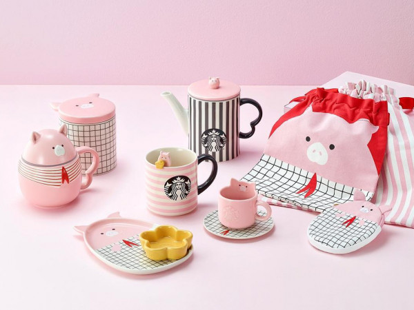 Bộ sưu tập bình nước "Heo Hồng đón Tết" của Starbucks gây "thương nhớ" khắp châu Á