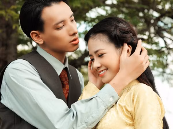 Hết bị người yêu phụ tình, Dương Hoàng Yến lại bị ngăn cấm tình cảm tới mức phải quyên sinh 