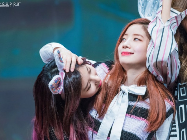 Sana (TWICE) đích thị là cô gái năm ấy nhóm TWICE cùng "xua đuổi"