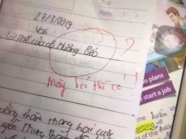 Cô giáo có màn đáp trả cực "gắt" khi thấy học trò ghi: "Lời phê của cô Hương béo"