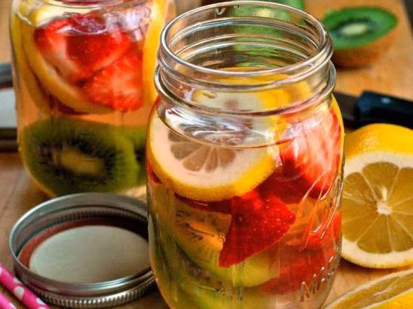 Chẳng cần đặt mua trên mạng, 7 công thức dưới đây sẽ giúp bạn làm nước detox cực dễ 
