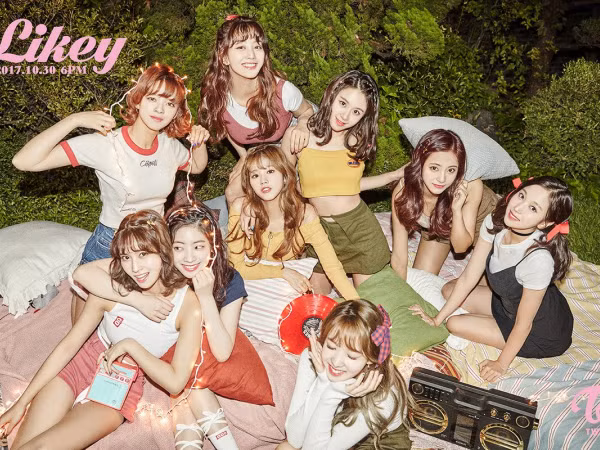 Vừa comeback với "Likey", TWICE lại tiếp tục "nhá hàng" cho sản phẩm mới?