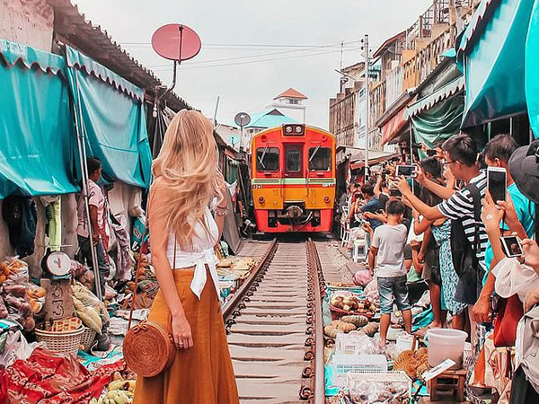 Nữ blogger du lịch xinh đẹp hứng nhiều chỉ trích vì tấm ảnh bị coi là “vô trách nhiệm”