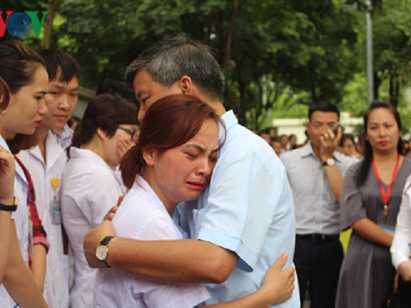 Tại sao Viện trưởng Viện huyết học lại được nhiều người xúc động rơi nước mắt khi ông nghỉ hưu?