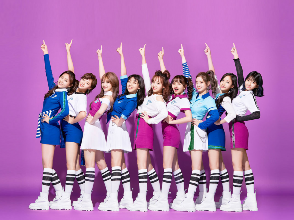 TWICE phá kỉ lục bán đĩa ngày đầu tiên của các nhóm nhạc nữ K-Pop tại Nhật Bản