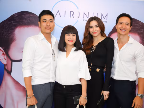 Hồ Ngọc Hà - Kim Lý đọ "độ tình tứ" bên cạnh cặp đôi Cát Phượng - Kiều Minh Tuấn