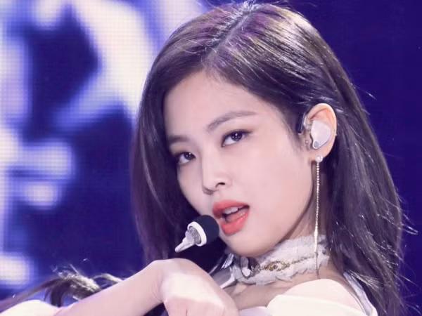 Thế giới bí mật ẩn chứa sau tài khoản Instagram thứ hai của Jennie (Black Pink)