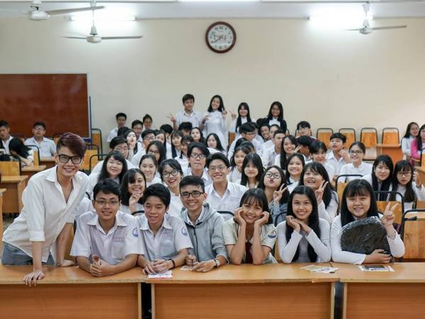 Người Truyền Lửa: Niềm vui đong đầy sáng thứ Hai của trường Hàn Thuyên