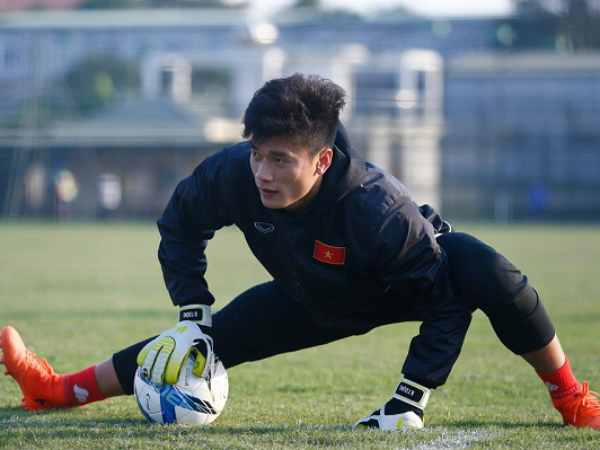 "Thủ môn quốc dân" Bùi Tiến Dũng giải thích về việc chỉ là chân dự bị ở ĐTQG