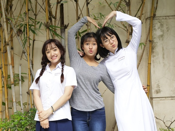 "Hotgirl loạn thị": Khi các "hotgirl" mạng xã hội bắt tay nhau "đại náo" màn ảnh