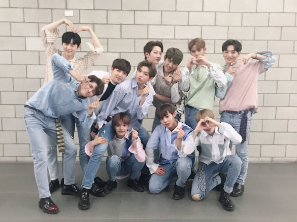 Tranh cãi quanh việc fan Wanna One lập chiến dịch yêu cầu nhóm không tan rã