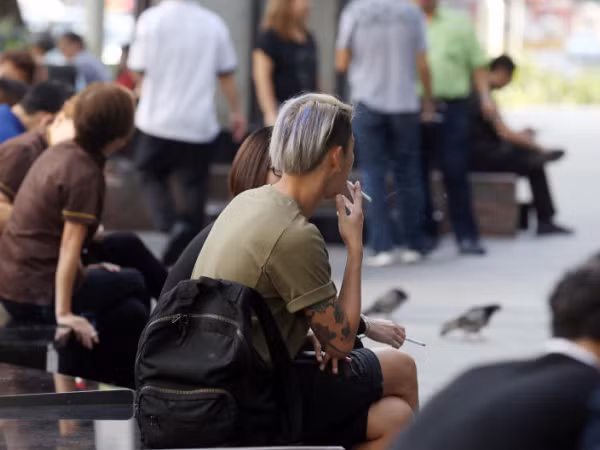 Singapore dự kiến tiếp tục nâng độ tuổi được phép hút thuốc lá ở người trẻ