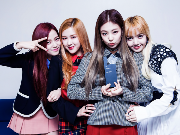 Ra mắt mới 8 tháng, BLACK PINK đã có MV đạt 100 triệu view thứ 3!