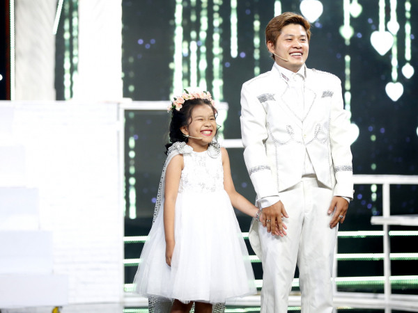 Nhạc sĩ Nguyễn Văn Chung mang cả rạp xiếc lên sân khấu để làm con gái vui