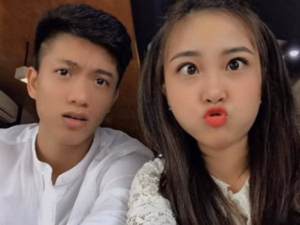Vừa công khai bạn gái mới, cầu thủ Văn Đức đã tính chuyện cưới hỏi?