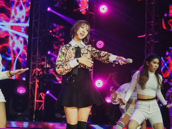 Min khuấy động sân khấu YouTube Fanfest với 2 bản hit "Ghen" và "Có Em Chờ"