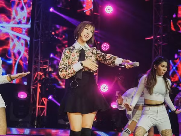 Min khuấy động sân khấu YouTube Fanfest với 2 bản hit "Ghen" và "Có Em Chờ"